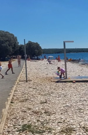 barbariga beach open showers